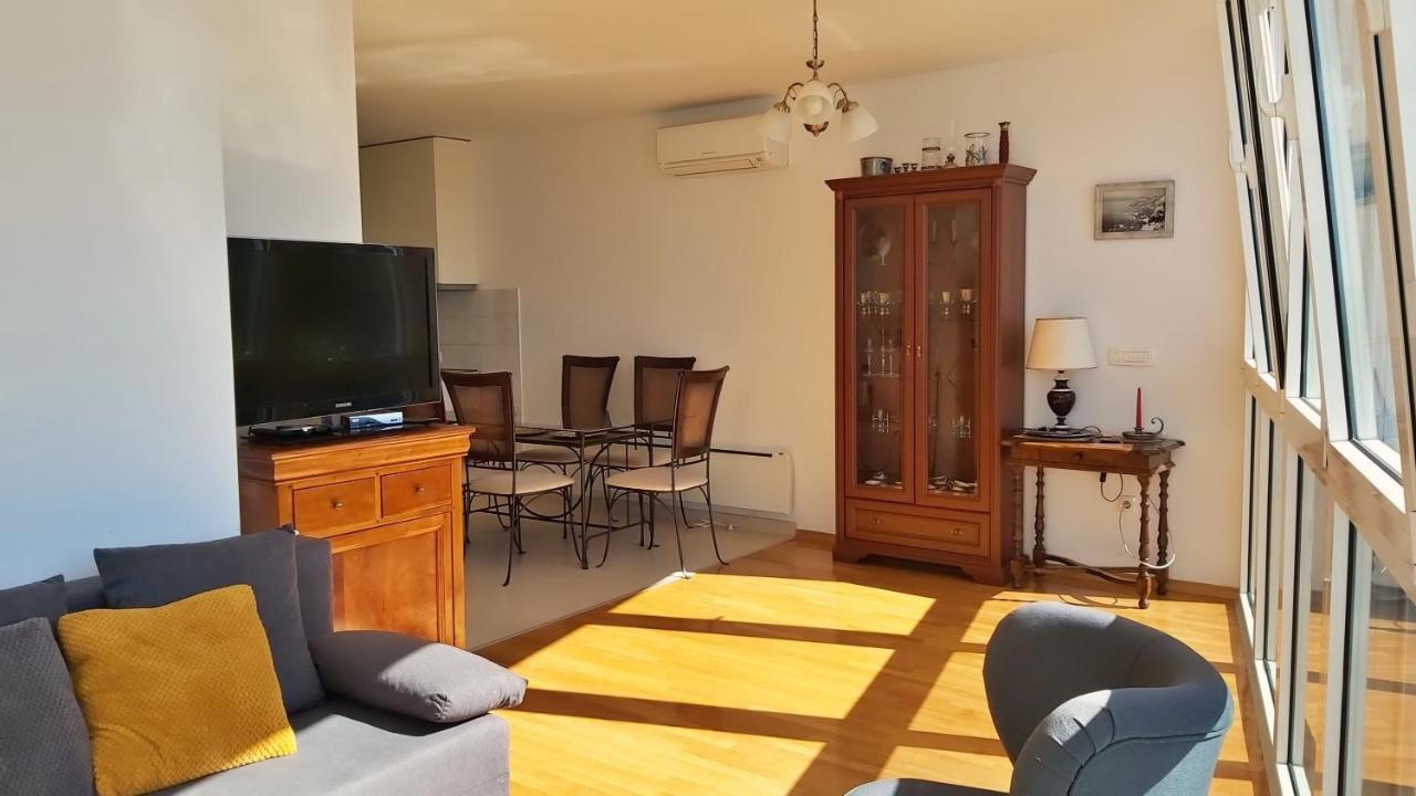 Apartment Lora Omiš Exteriör bild