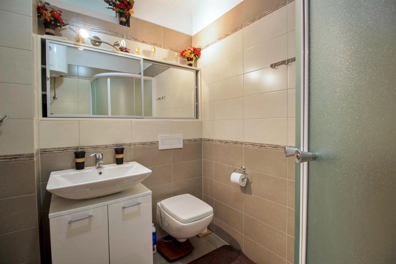 Apartment Lora Omiš Exteriör bild