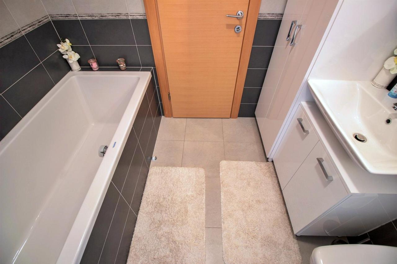 Apartment Lora Omiš Exteriör bild