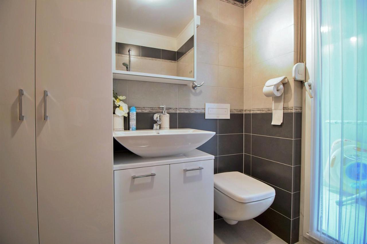 Apartment Lora Omiš Exteriör bild